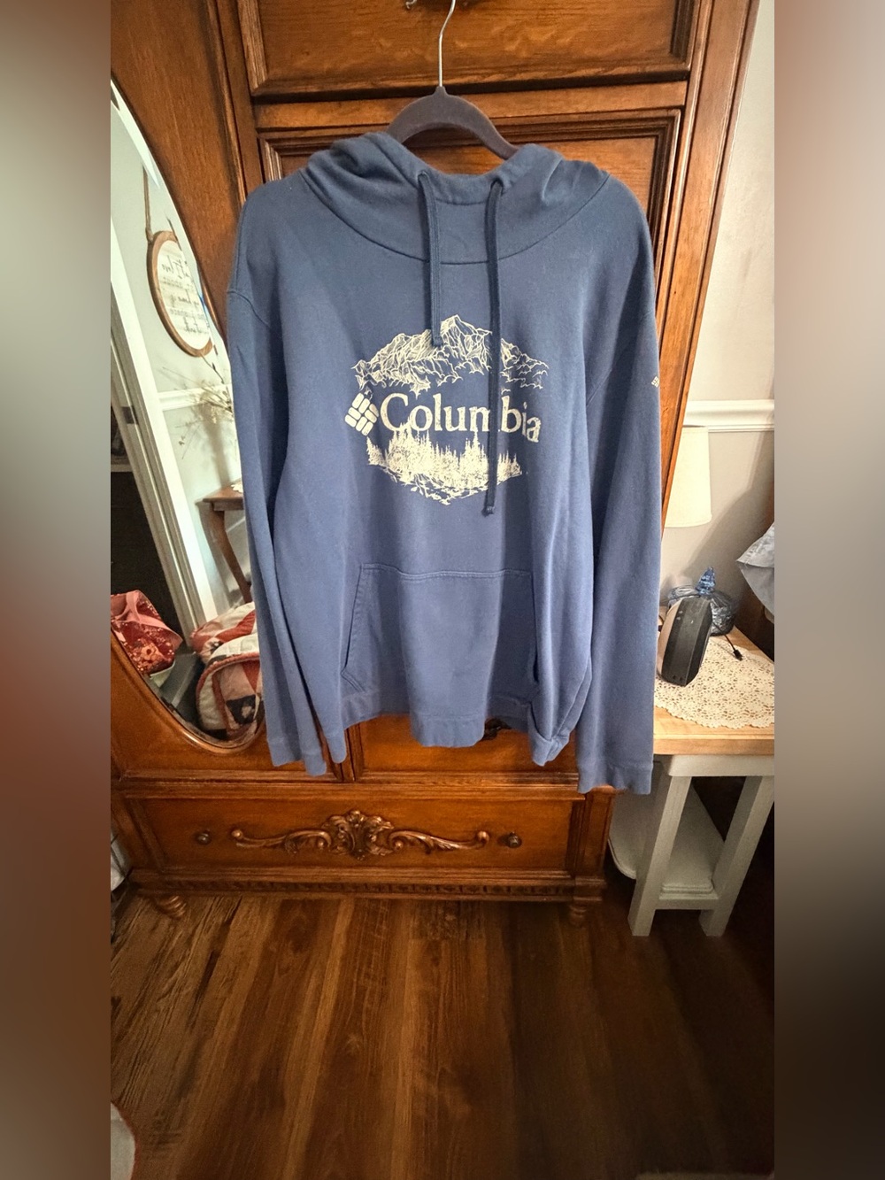 Columbia Men’s Navy Blue Mountain Graphic Crewneck Hoodie